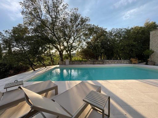 Terrasse, plage et margelle de piscine pierre Bilbeau